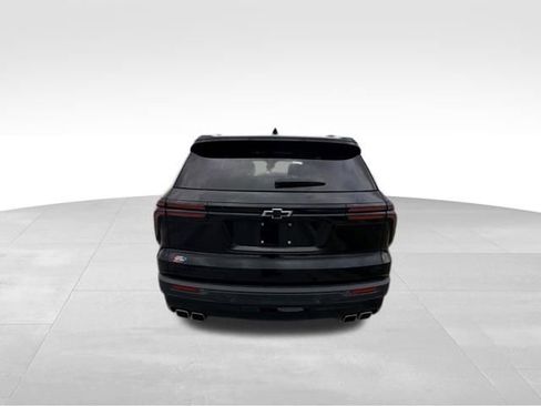 Used 2024 Chevrolet Traverse LT w/ Midnight/Sport Edition image 5