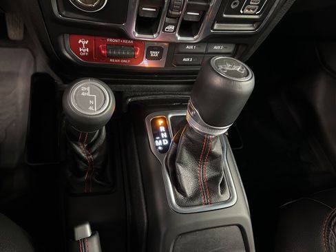 Used 2019 Jeep Wrangler Unlimited Rubicon w/ Dual Top Group image 17