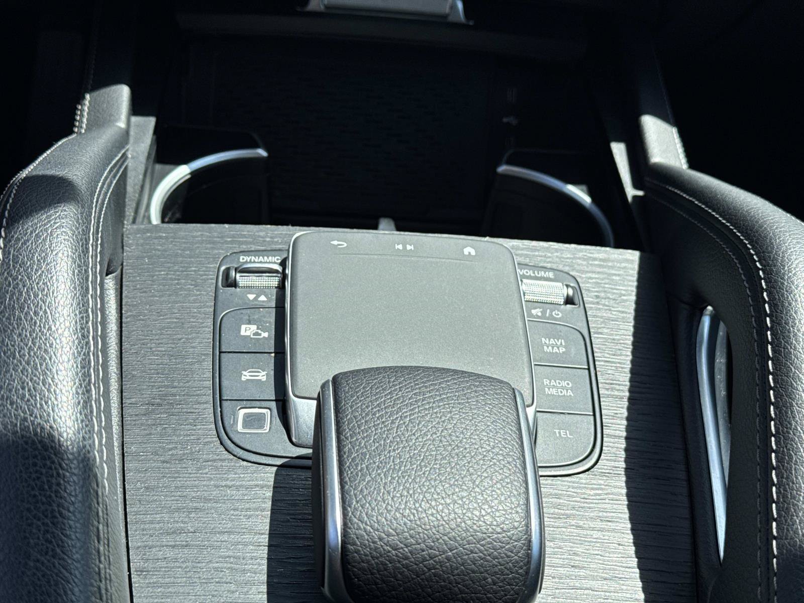 Used 2025 Mercedes-Benz GLE 450e 4MATIC w/ Driver Assistance Package image 25