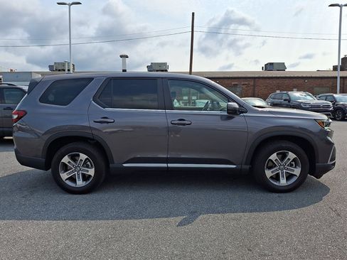 Used 2025 Honda Pilot EX-L image 7