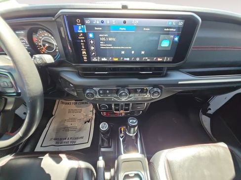 Used 2024 Jeep Wrangler Unlimited Rubicon AWD/4WD image 11