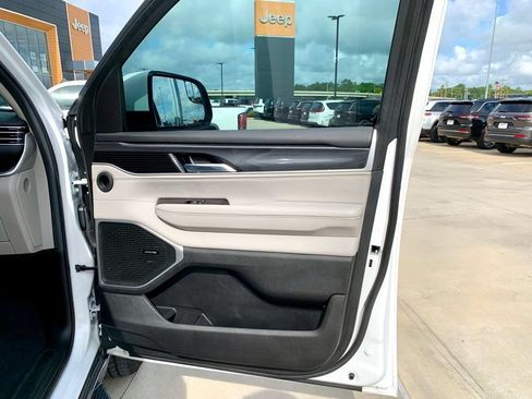 Used 2022 Jeep Wagoneer Series I AWD/4WD image 27