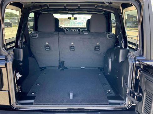 Used 2023 Jeep Wrangler Sahara image 34