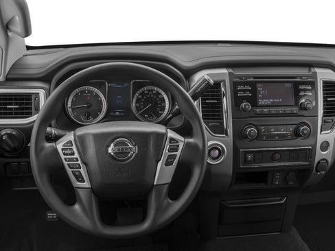 Used 2017 Nissan Titan SV image 7