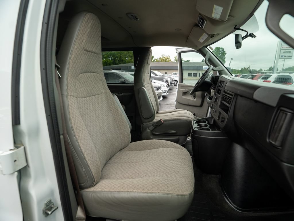 Used 2018 Chevrolet Express 3500 LT w/ LT Preferred Equipment Group RWD image 16