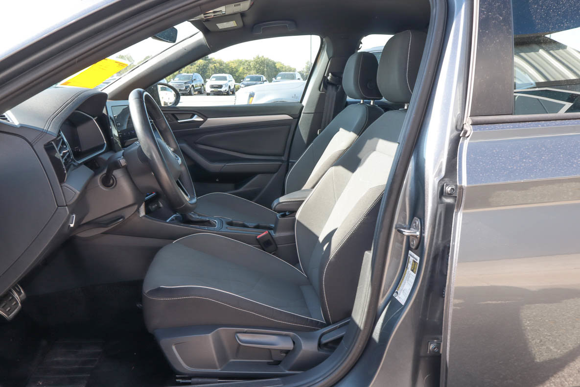 Used 2025 Volkswagen Jetta Sport FWD image 7