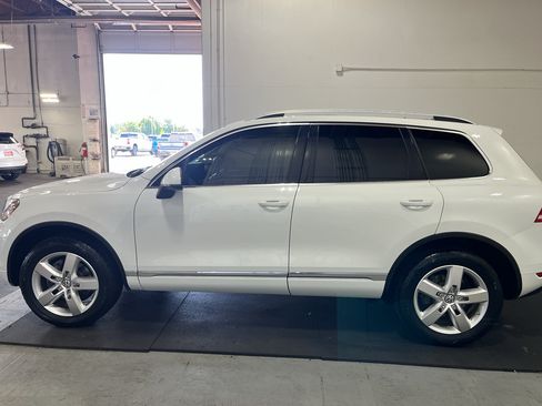 Used 2013 Volkswagen Touareg VR6 AWD/4WD image 9