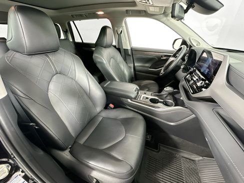 Used 2020 Toyota Highlander Platinum image 31