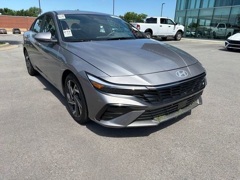 Certified 2025 Hyundai Elantra SEL FWD image 1