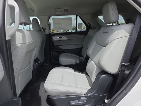 New 2026 Ford Explorer Active image 7