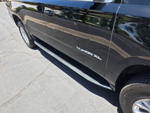 Used 2018 GMC Yukon XL SLT AWD/4WD image 12