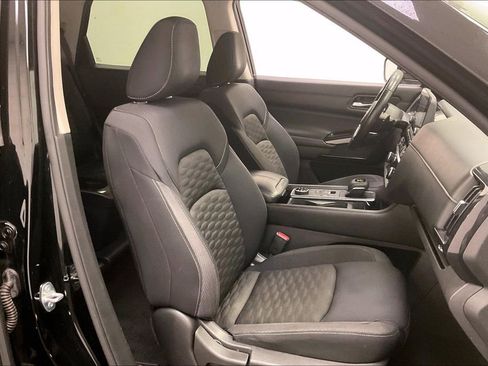 Used 2022 Nissan Pathfinder SV w/ SV Premium Package image 6