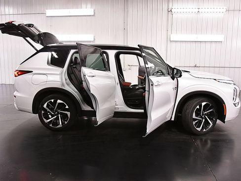 Used 2023 Mitsubishi Outlander SEL AWD/4WD image 32