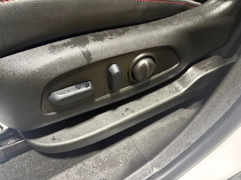 Used 2023 Chevrolet Equinox RS image 19