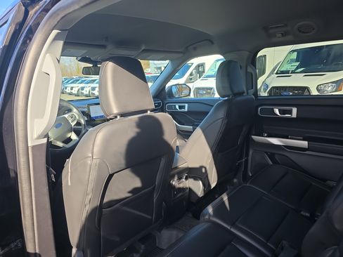Certified 2022 Ford Explorer XLT w/ Equipment Group 202A image 21