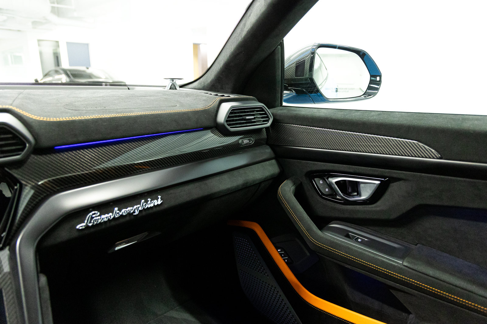 Used 2024 Lamborghini Urus Performante AWD/4WD image 53