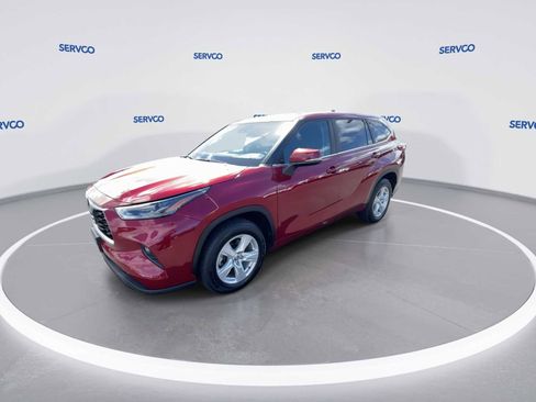 Used 2023 Toyota Highlander LE image 4