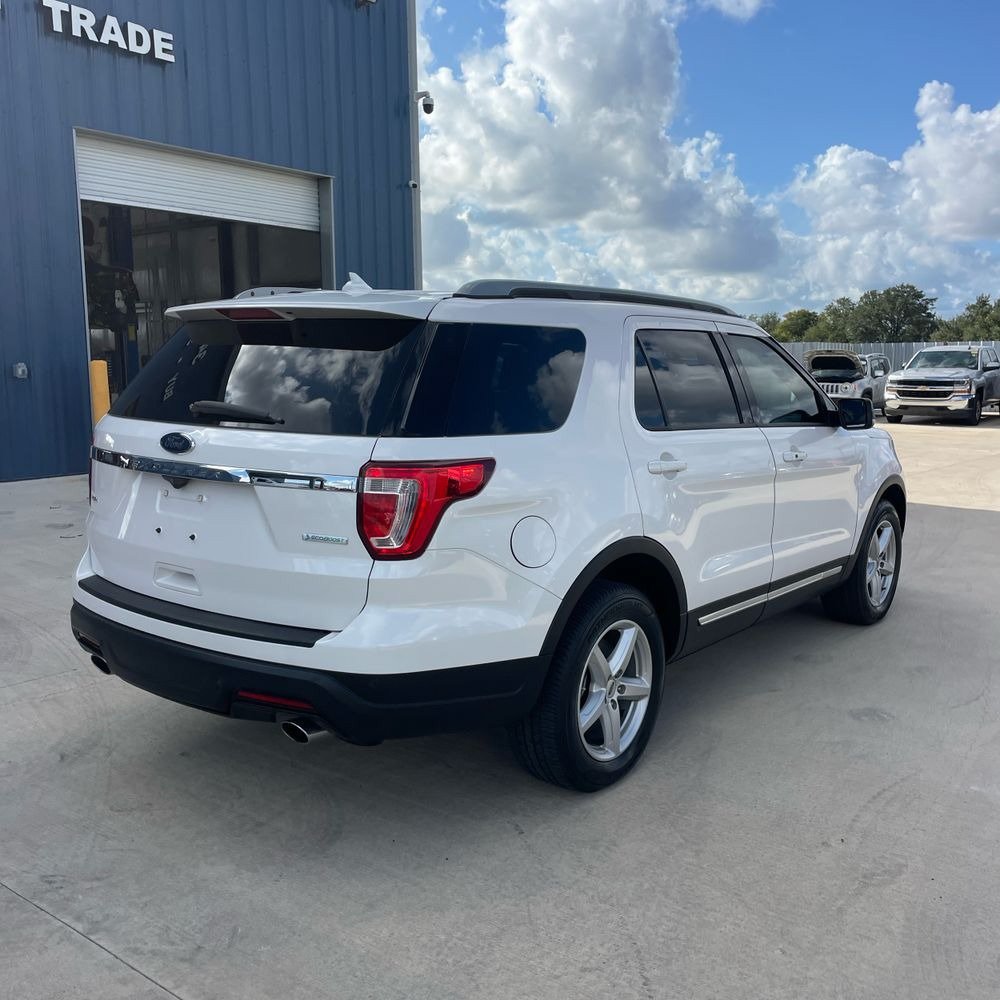 Used 2019 Ford Explorer XLT w/ Equipment Group 202A FWD image 3