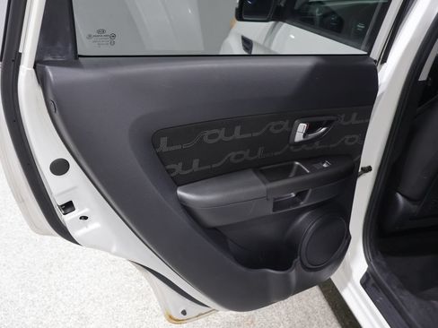 Used 2013 Kia Soul + FWD image 18