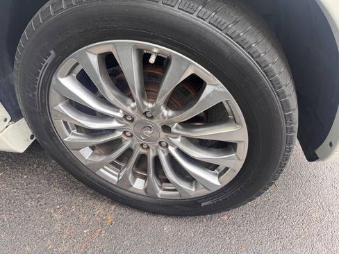 Used 2017 INFINITI QX80 2WD w/ Driver Assistance Package image 10