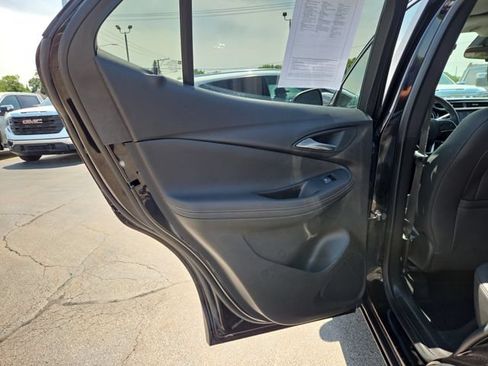 Used 2023 Buick Encore GX Preferred w/ Cold Weather Comfort Package AWD/4WD image 17