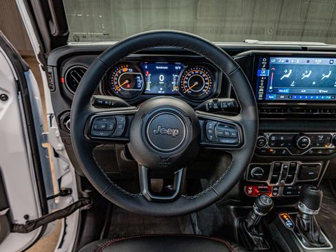 Used 2026 Jeep Wrangler Unlimited Rubicon AWD/4WD image 13