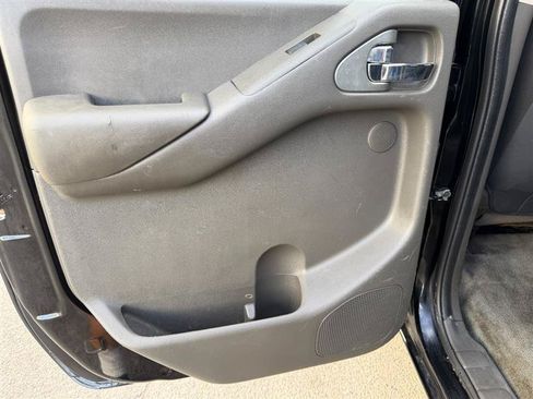 Used 2018 Nissan Frontier PRO-4X AWD/4WD image 39