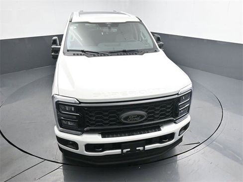 New 2025 Ford F250 Lariat w/ Black Appearance Package image 17