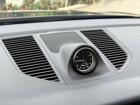 Certified 2024 Porsche Macan S image 18