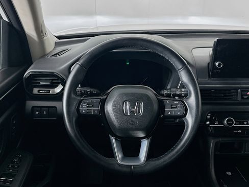 Used 2023 Honda Pilot Touring image 17