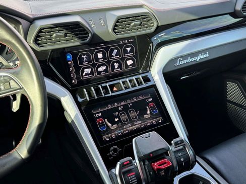 Used 2021 Lamborghini Urus AWD/4WD image 41