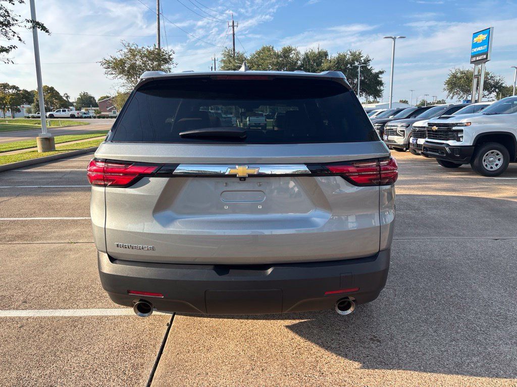 Used 2023 Chevrolet Traverse LS w/ Safety Package FWD image 6