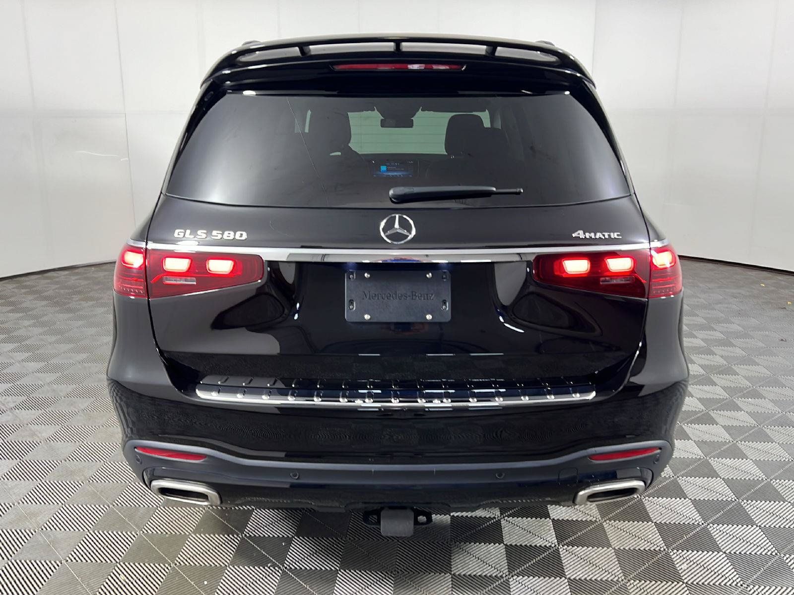 Used 2024 Mercedes-Benz GLS 580 4MATIC image 6