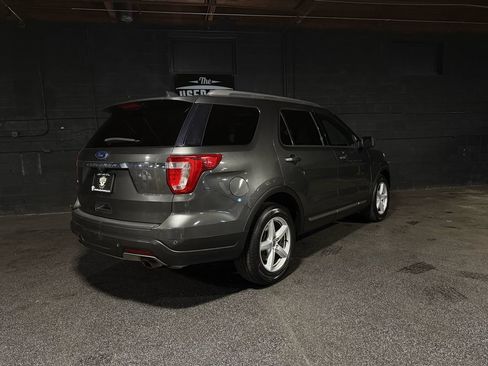 Used 2018 Ford Explorer XLT FWD image 6
