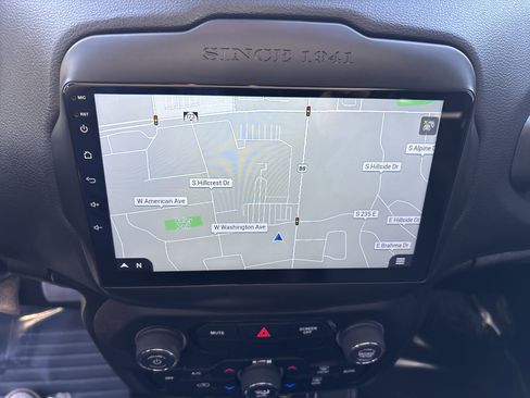 Used 2018 Jeep Renegade Trailhawk image 20