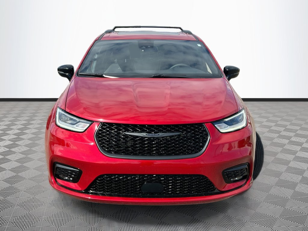 Used 2025 Chrysler Pacifica Limited FWD image 2