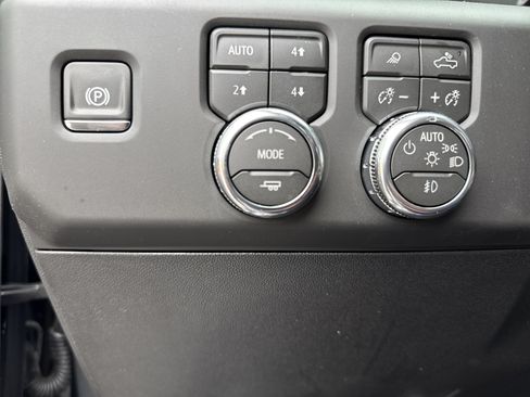Used 2026 GMC Sierra 3500 Denali Ultimate AWD/4WD image 19
