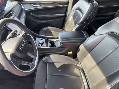 Used 2024 Jeep Grand Cherokee L Limited w/ Luxury Tech Group II image 9