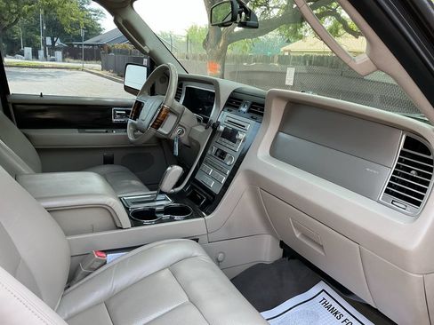 Used 2007 Lincoln Navigator 4WD image 25
