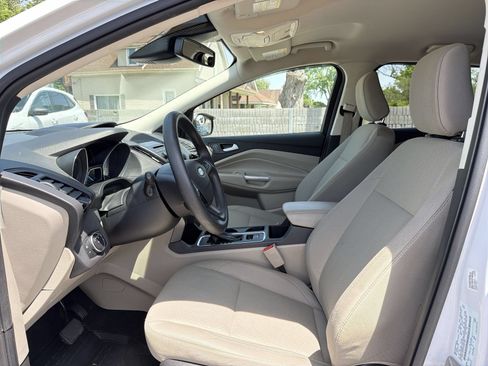 Used 2018 Ford Escape SE w/ Ford Safe & Smart Package FWD image 11