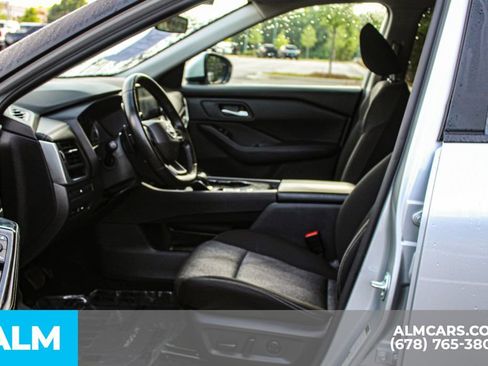 Used 2025 Nissan Rogue SV FWD image 17