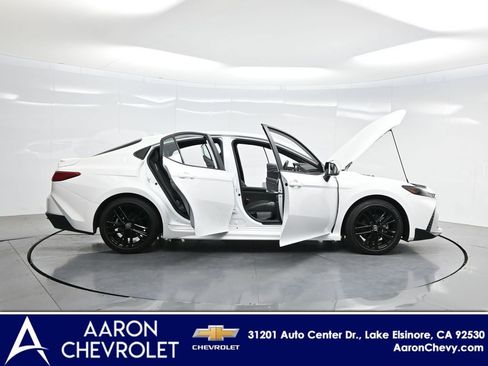 Used 2025 Toyota Camry SE w/ Convenience Package FWD image 3