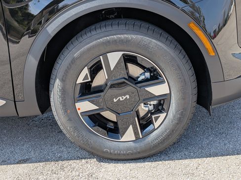 New 2026 Kia Sportage LX FWD image 11