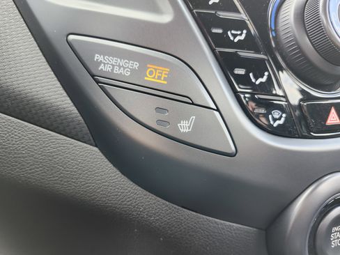 Used 2017 Hyundai Veloster Turbo FWD image 7