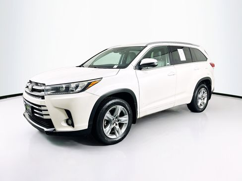 Used 2018 Toyota Highlander Limited FWD image 3