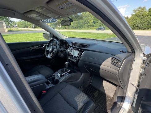 Used 2018 Nissan Rogue SV w/ Premium Package image 26