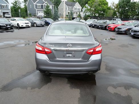 Used 2017 Nissan Altima 2.5 S w/ Power Driver Seat Package FWD image 4
