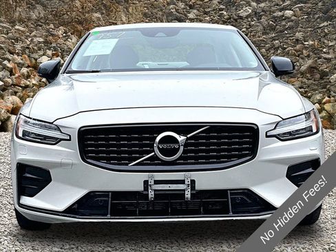 Used 2022 Volvo S60 B5 Momentum w/ Climate Package FWD image 3