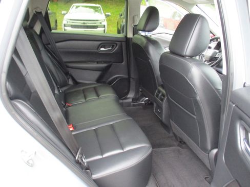 Used 2025 Nissan Rogue SL AWD/4WD image 15