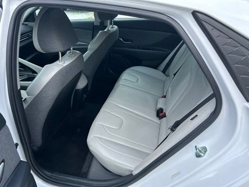 Used 2025 Hyundai Elantra Limited FWD image 6